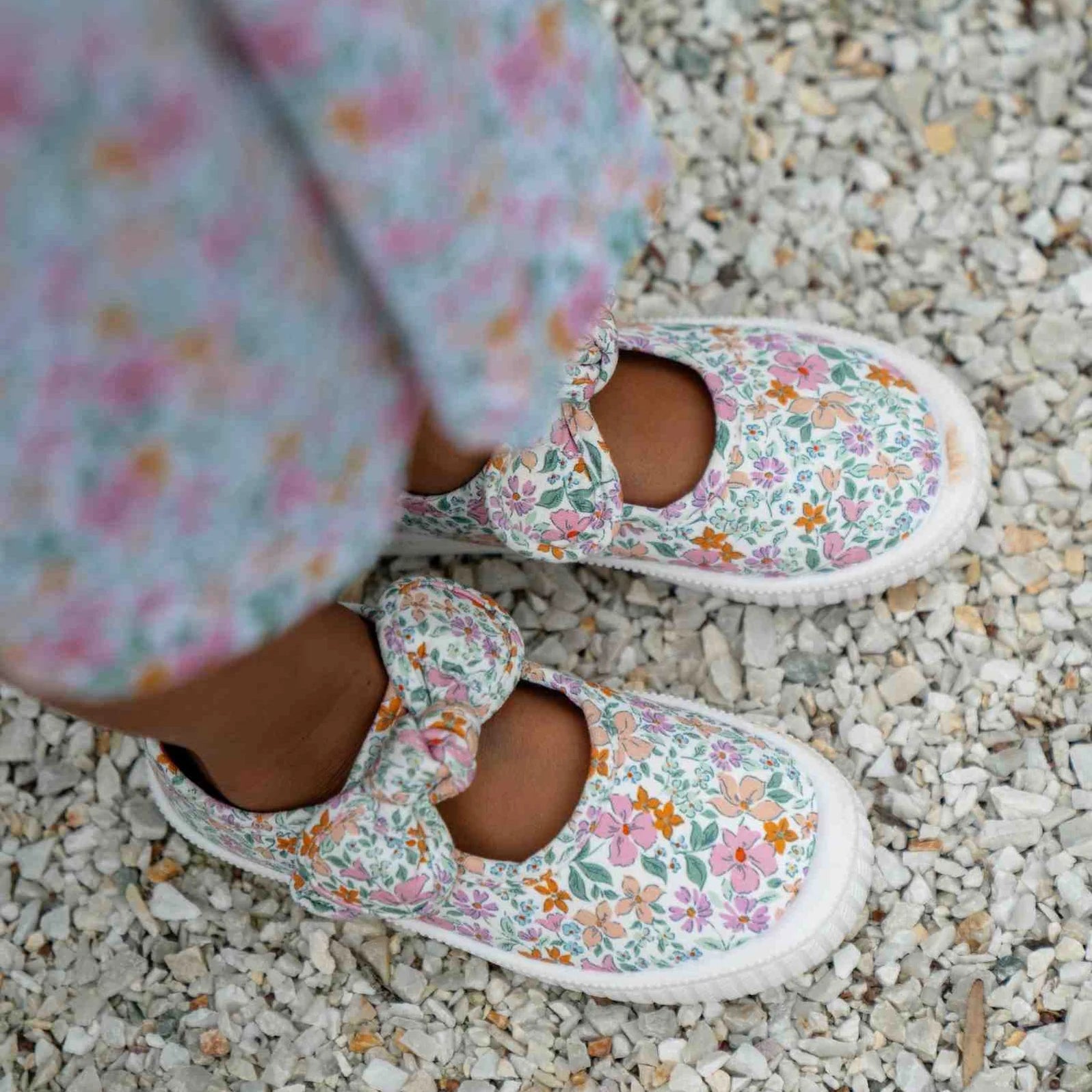 Walnut Melbourne - Millie Canvas - Ditzy Meadow