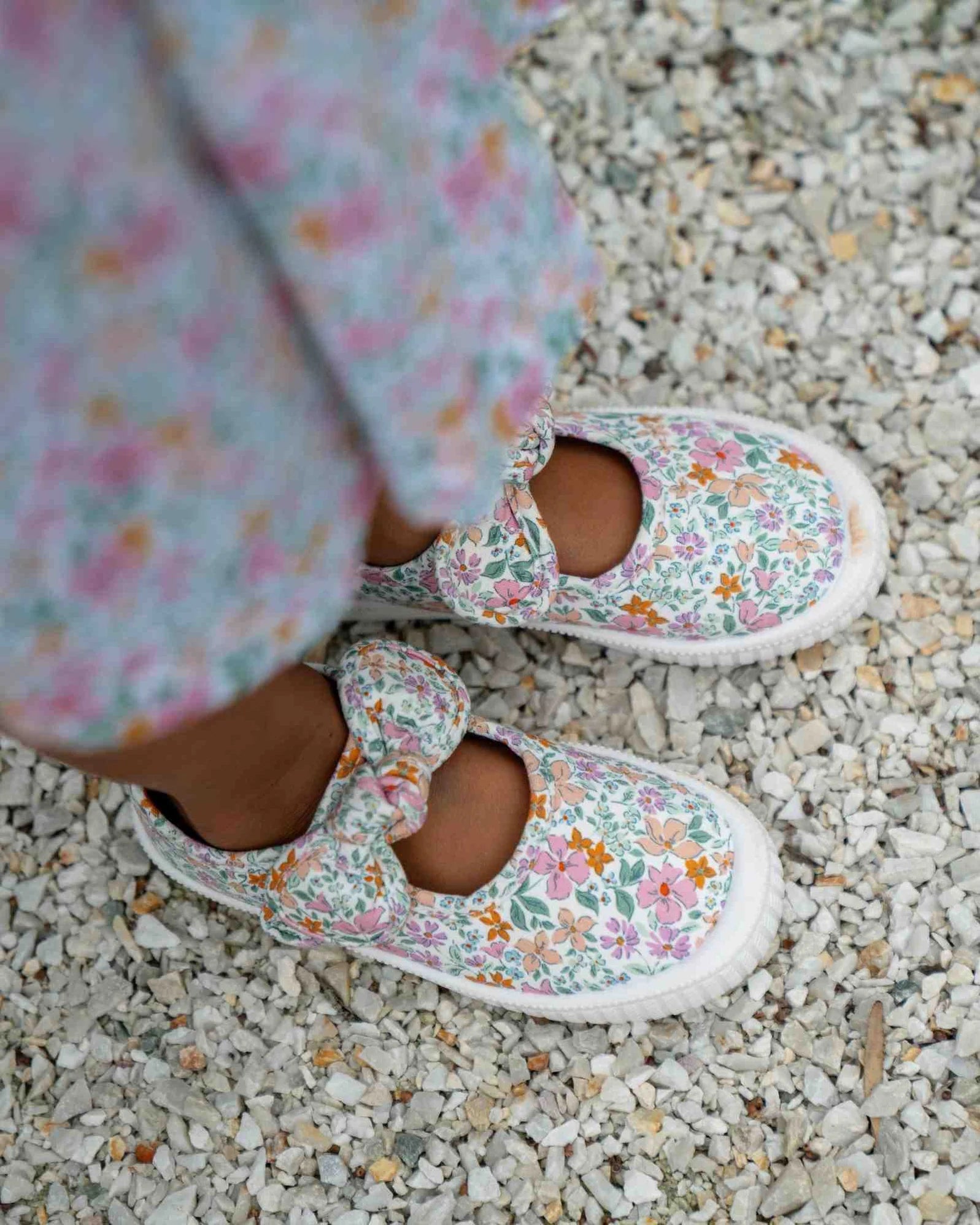 Walnut Melbourne - Millie Canvas - Ditzy Meadow