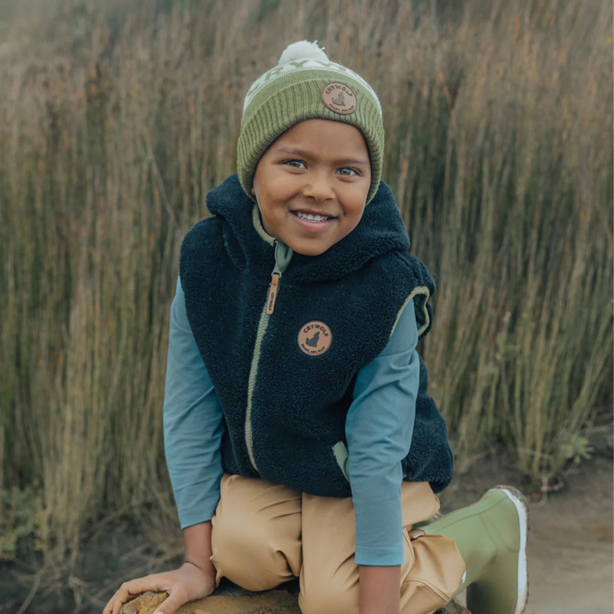 Crywolf - Reversible Yeti Vest - Fern & Black