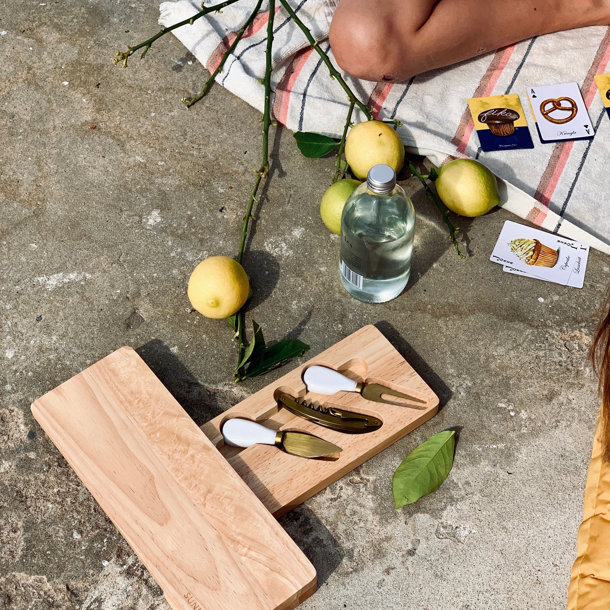Sunnylife - Travel Cheese Set - Natural