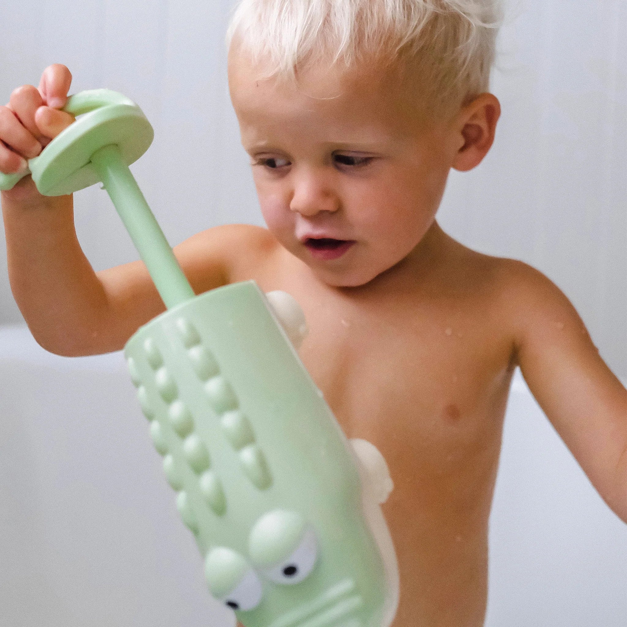 Sunnylife - Water Squirters- Crocodile Pastel Green