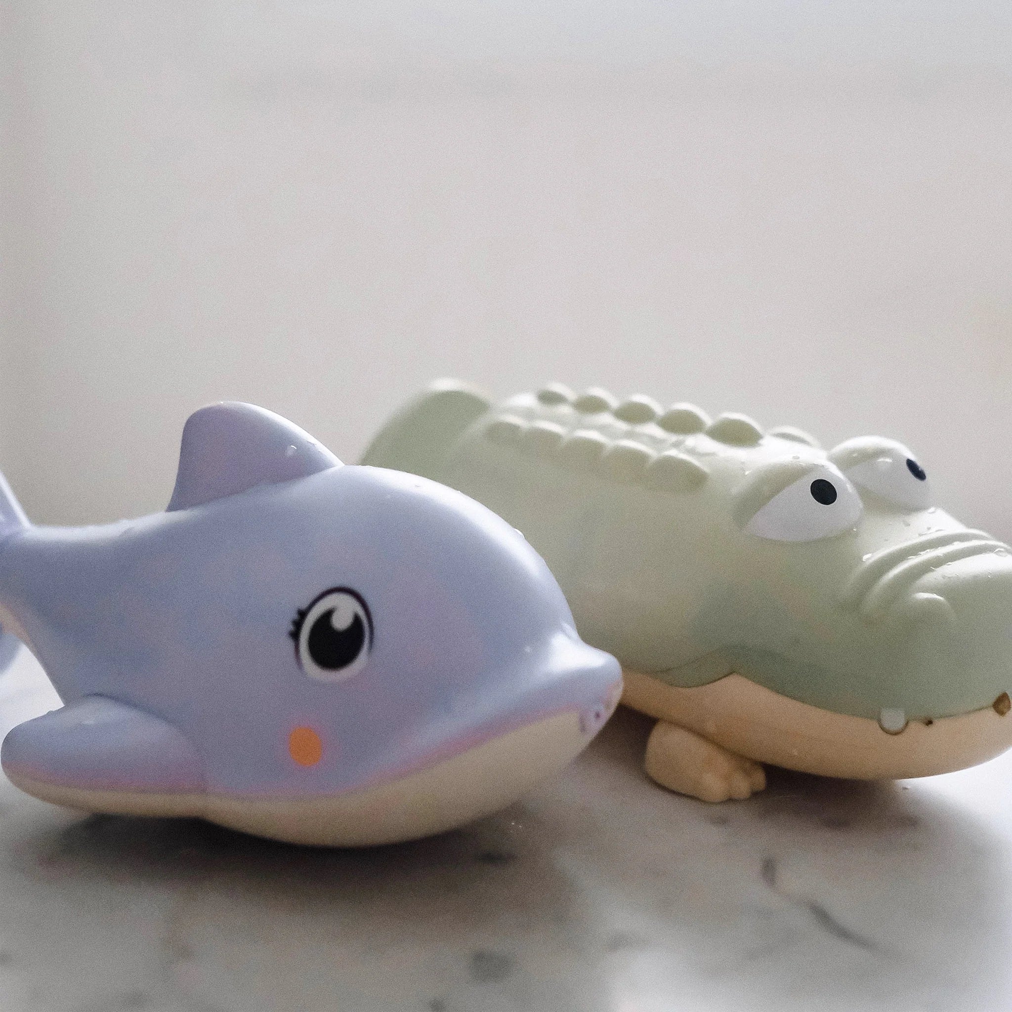 Sunnylife - Water Squirters- Dolphin Pastel Lilac