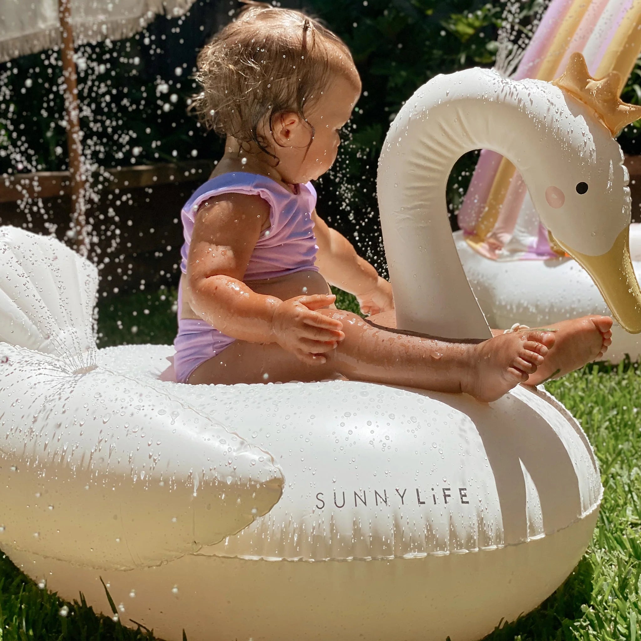Sunnylife - Inflatable Sprinkler Princess Swan Multi