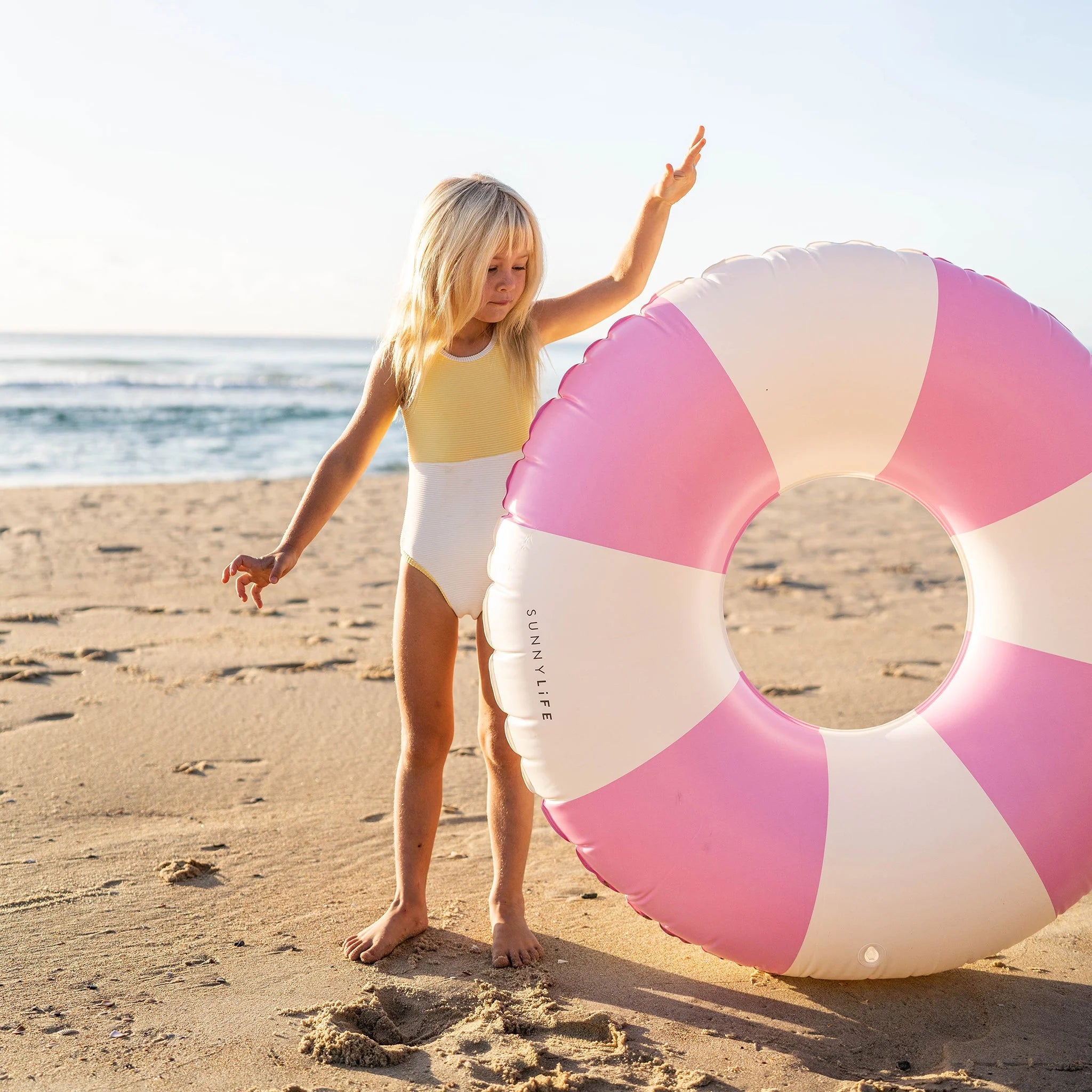 Sunnylife - Pool Ring Bubblegum Pink Stripe