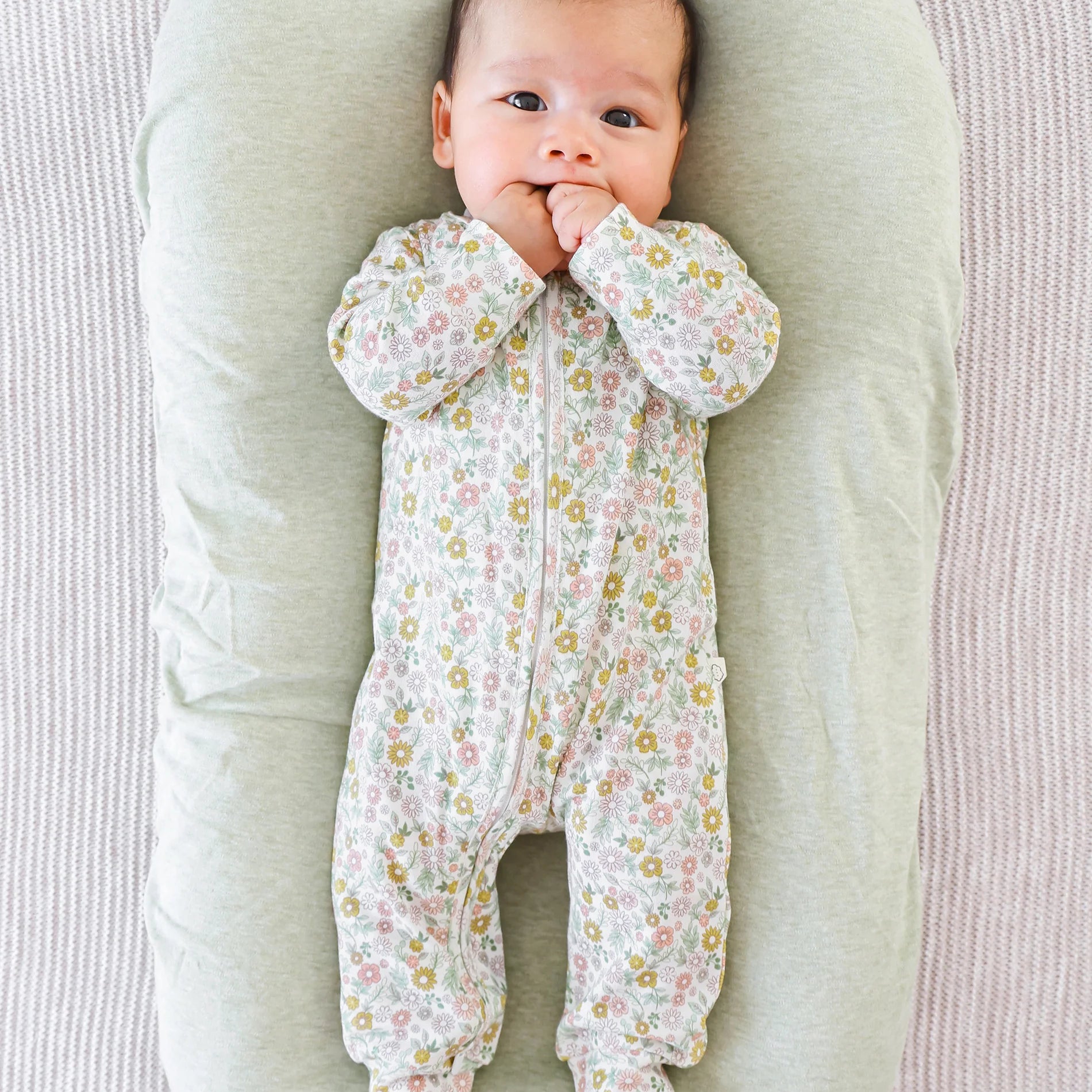 Lummi in Colour - Organic Cotton Zip Growsuit - Daisies