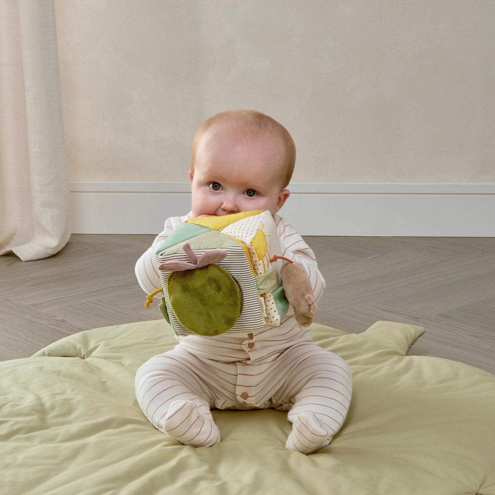 Mamas & Papas Babyplay Folding Activity Cube