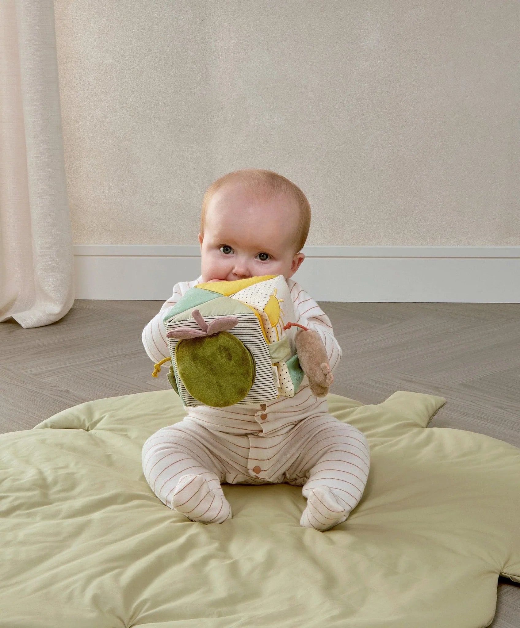 Mamas & Papas Babyplay Folding Activity Cube