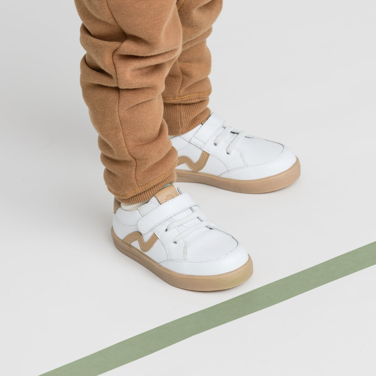 Pretty Brave - XO Trainer - White & Camel