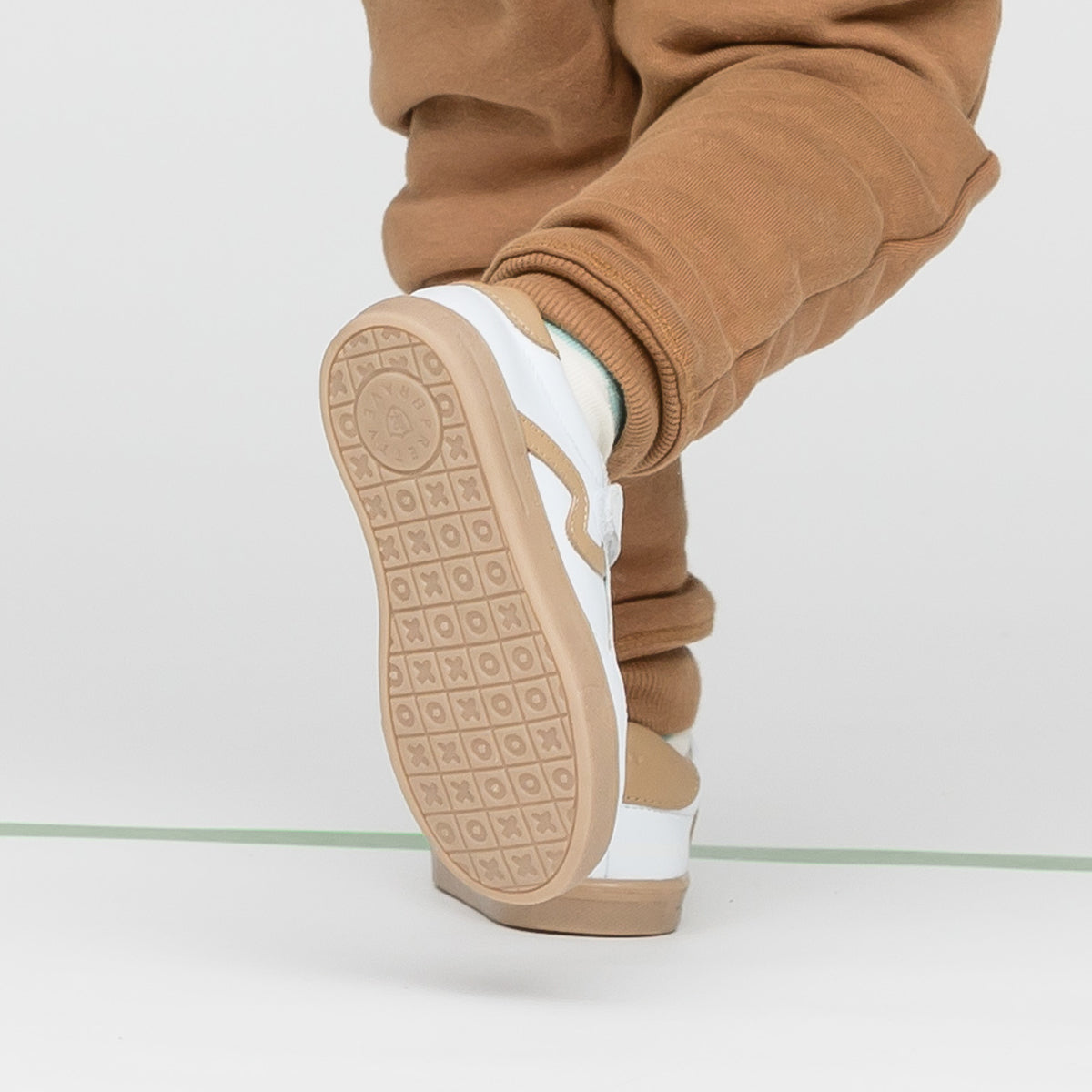 Pretty Brave - XO Trainer - White & Camel