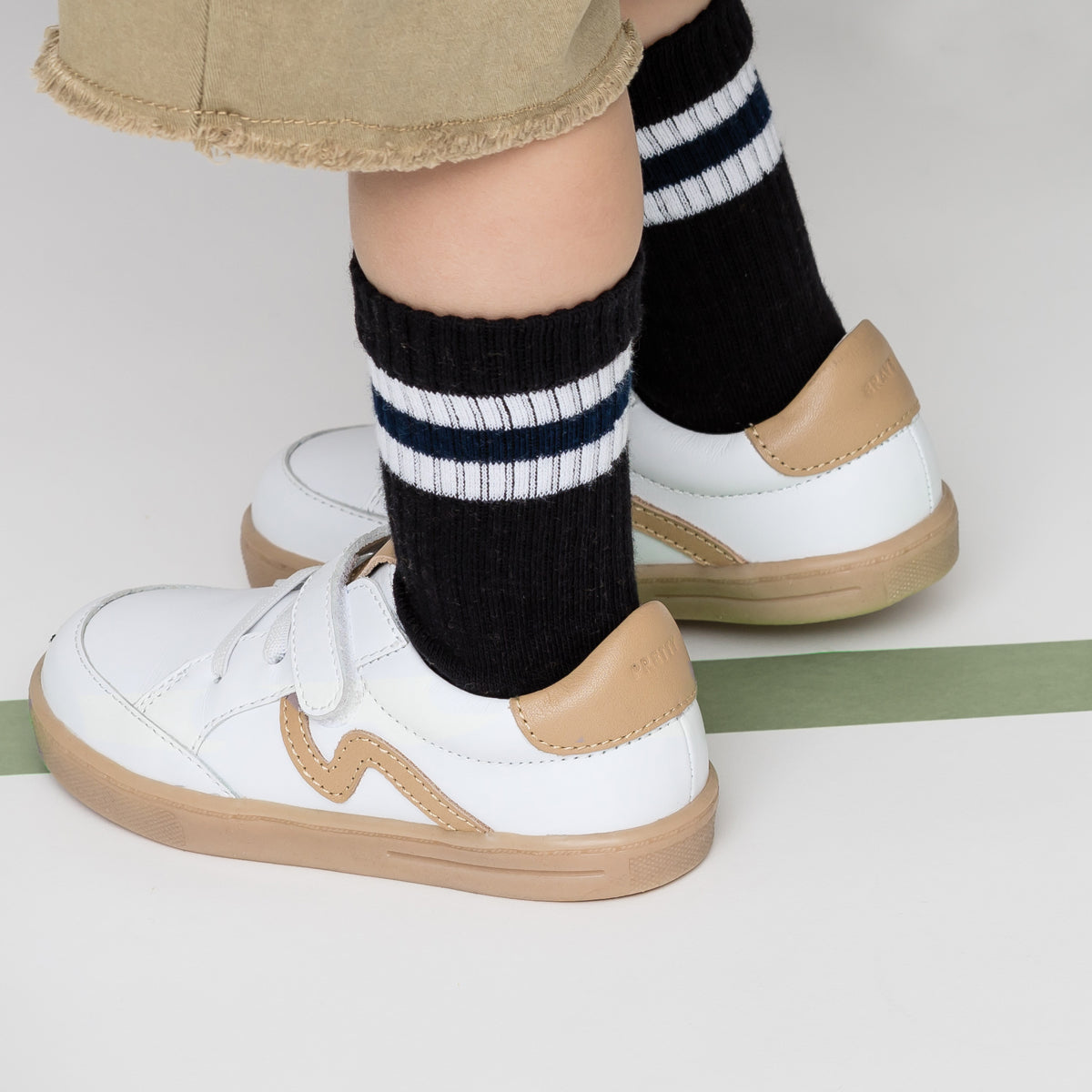 Pretty Brave - XO Trainer - White & Camel
